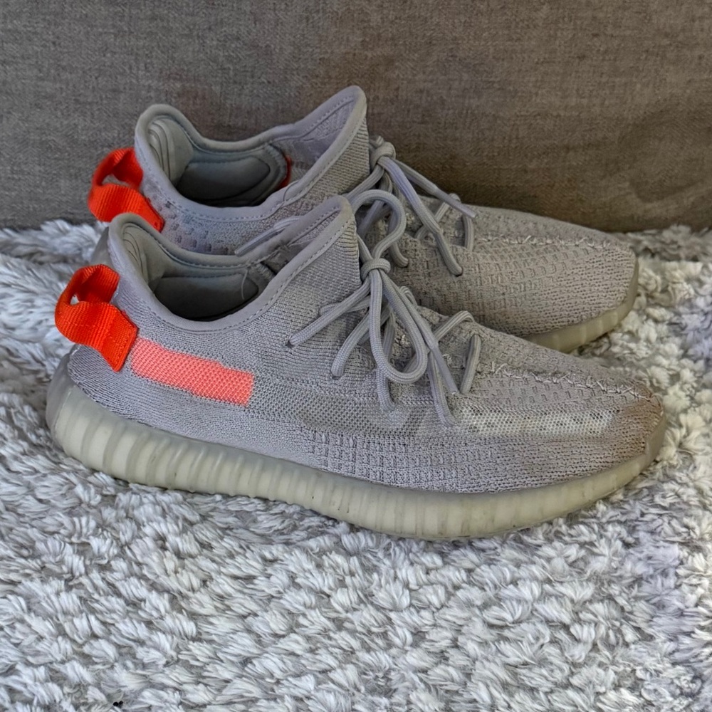 adidas Yeezy Boost 350 V2 “Tail Light” - Picture 2 of 16